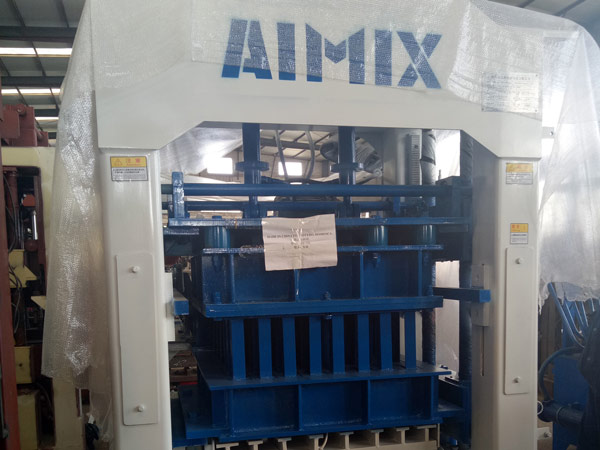 Aimix-concrete-block-machine-exported-to-Dominica-2