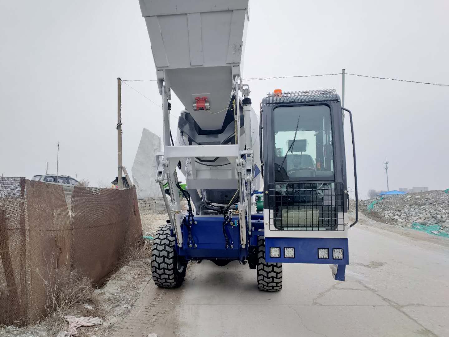 Aimix self-loading concrete mixer
