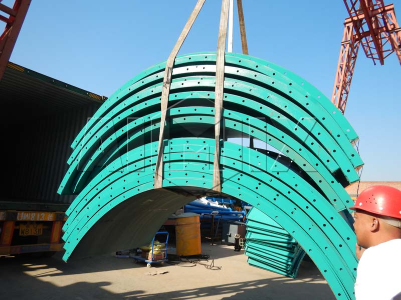 AIMIX 60 mobile batching plant loading