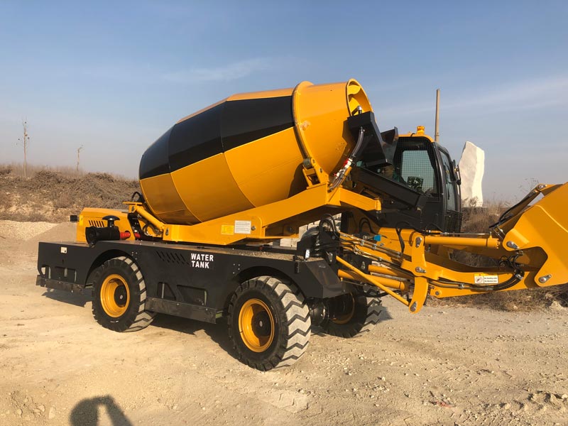 4.0 self loading mixer sent to Peru