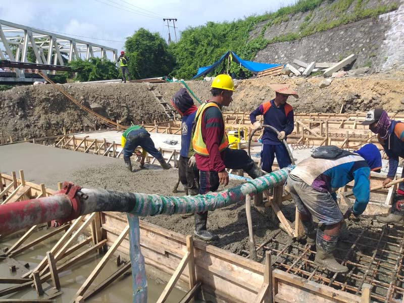 concrete pump construction site