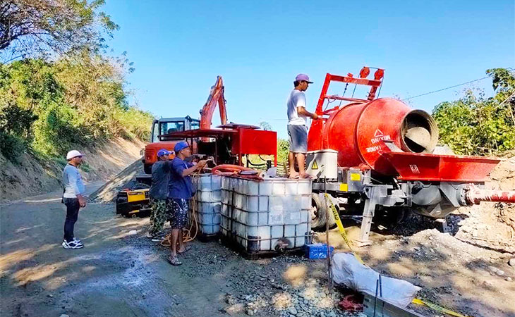 gambar concrete pump small