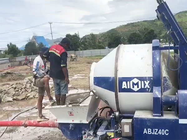 small concrete pumping machine