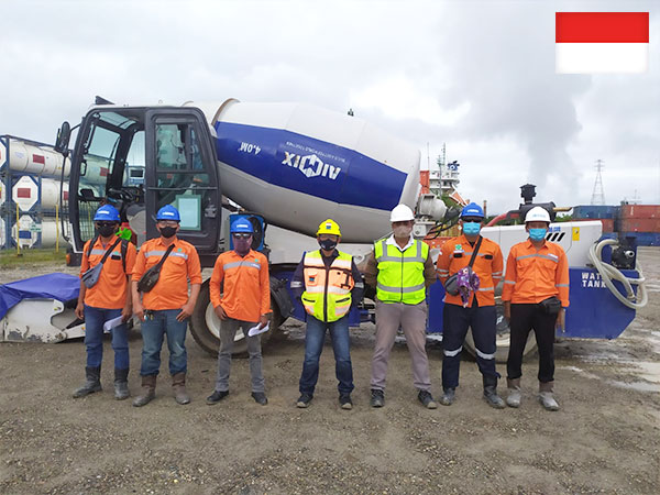 self loading mobile concrete mixture