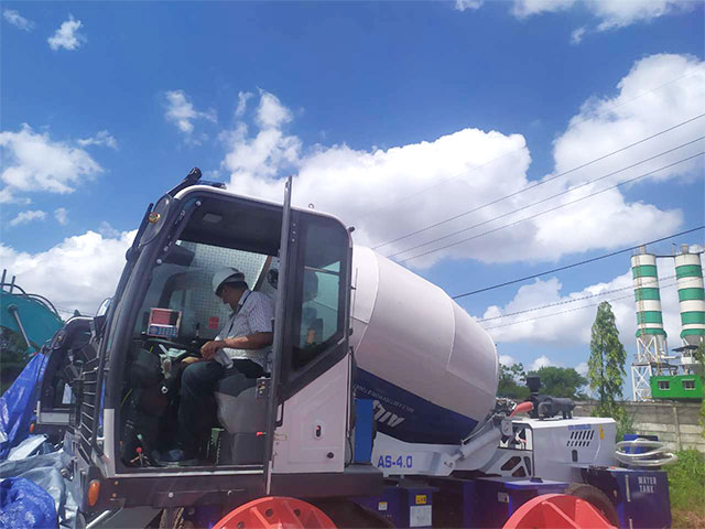 self mixing concrete truck