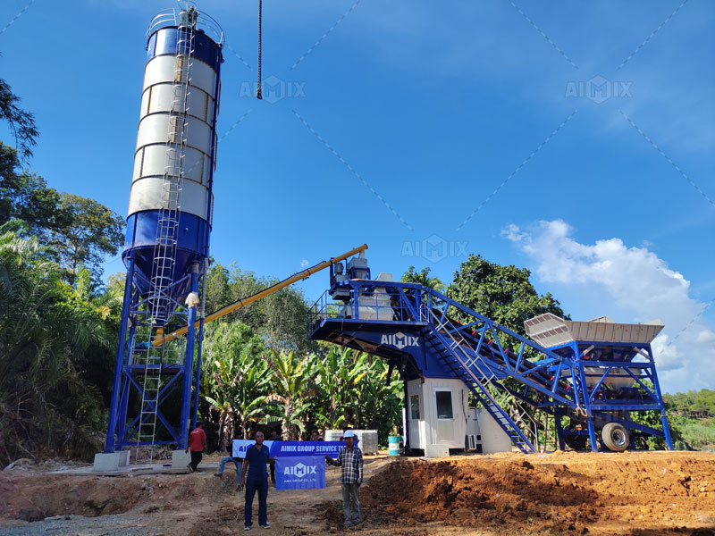 mobile concrete batching plant on site