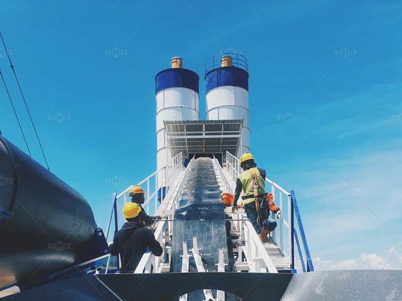 installation team is adjusting the machine