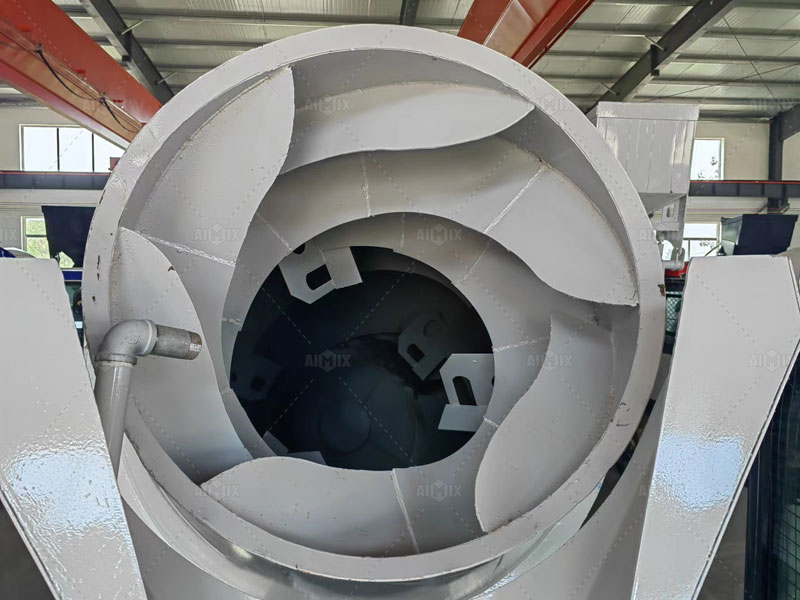 the cave of the self loading concrete mixer in factory