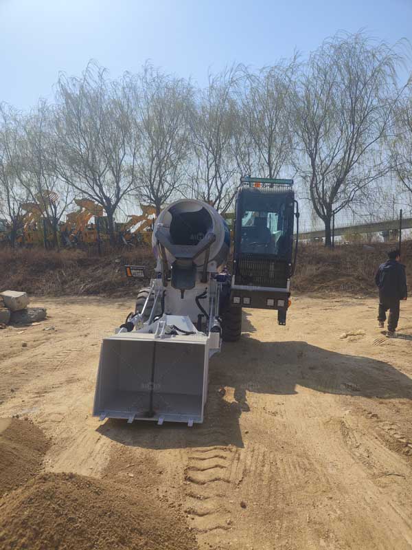 1.2 cbm self loading mixer in Russia in factory