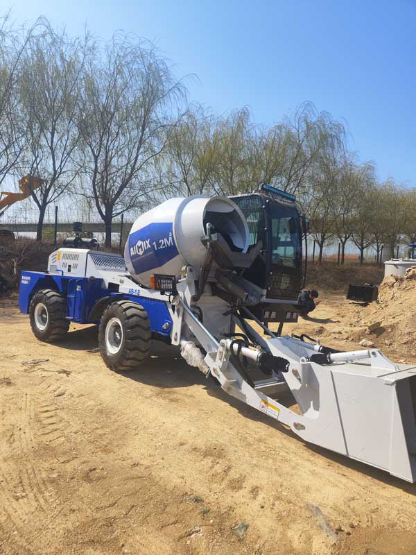 Mixer beton pemuatan mandiri 1.2 m³