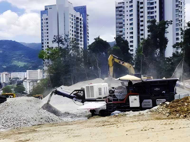 crawler type mobile jaw crusher producing materials for roads