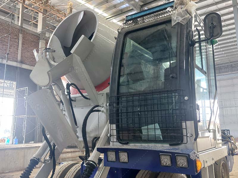 26m³ per hour self loading mixer machine for house construction in Medan, Indonesia