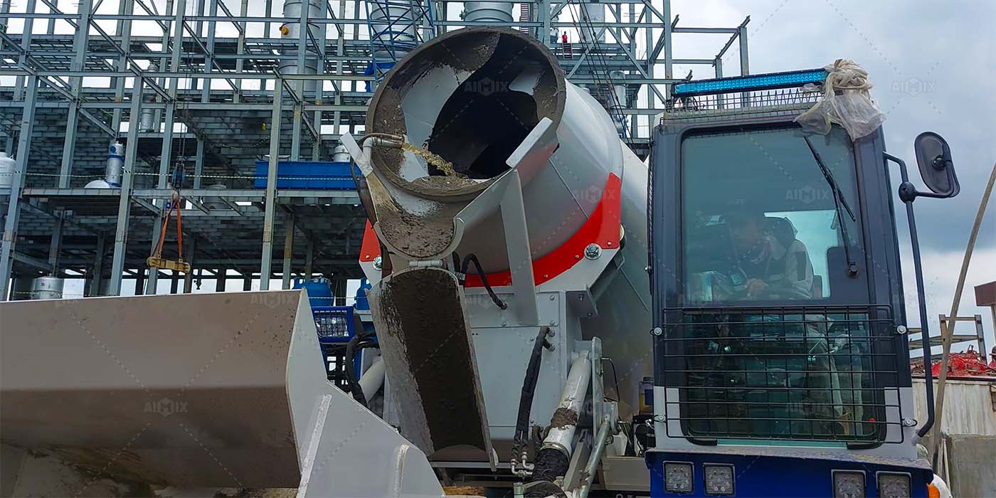 26m³ per hour self loading mixer working for house construction in Medan, Indonesia