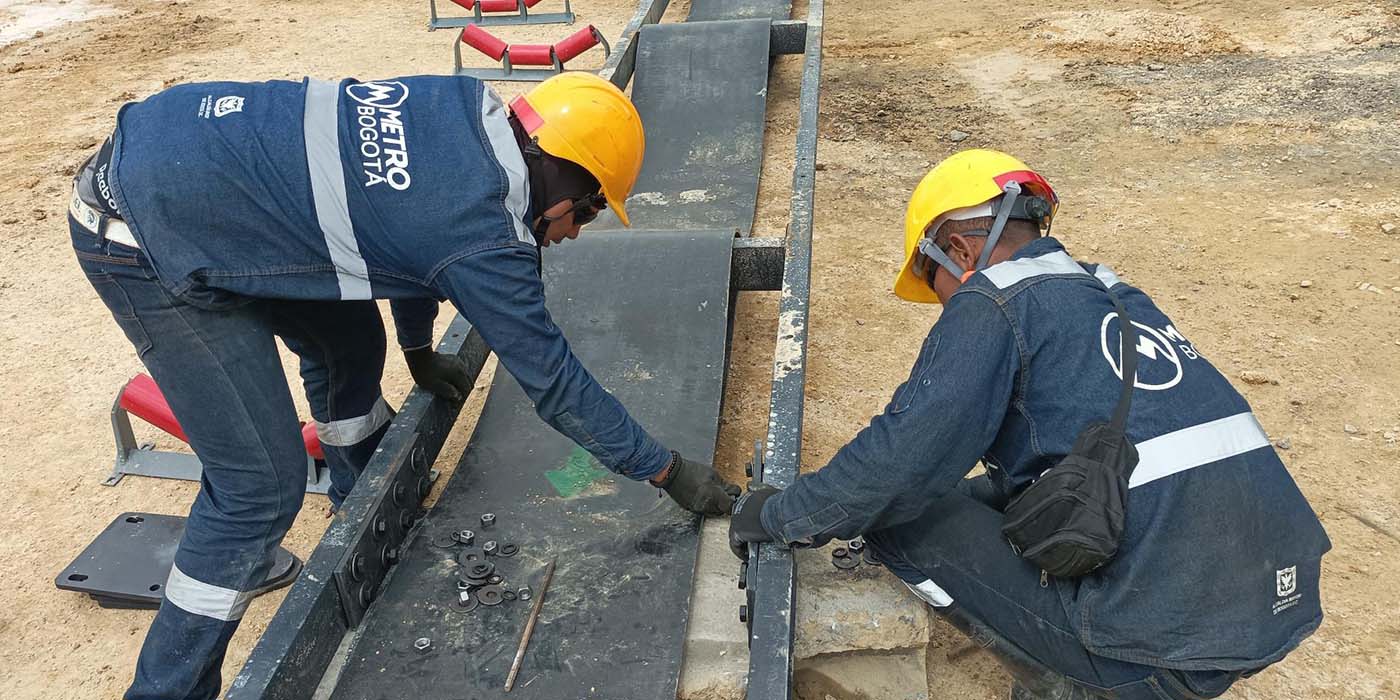 Step-by-step assembly of the 150T Mobile Impact Crusher Plant components on site