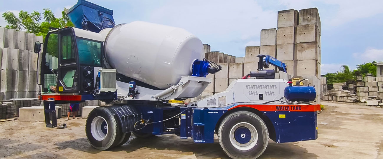 AS-4.0 Harga Self loading Concrete Mixer Working for Producing Precast Sewers and Roadside Rock