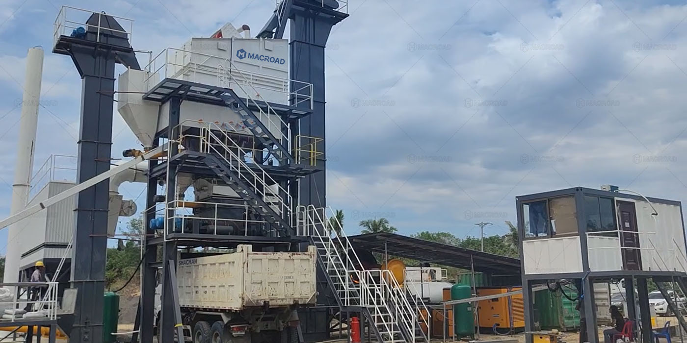60 ton mini asphalt mixing plant producing asphalt in the Philippines