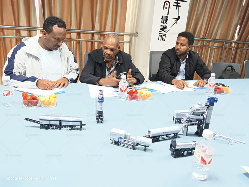 customers at macroad sign a contract about asphalt plants