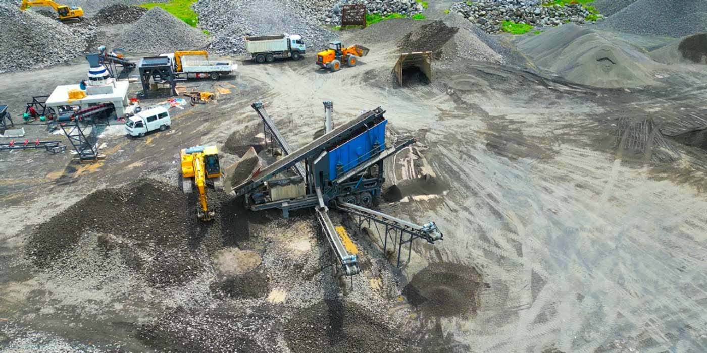 Mesin Penghancur dan Penyaringan Batu Bergerak 80 TPH untuk Menghancurkan Batuan Vulkanik