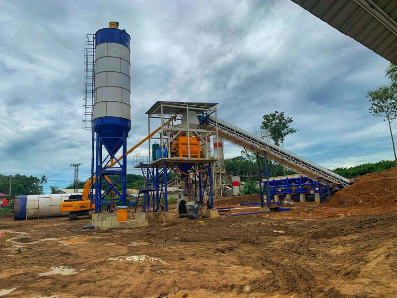 Pabrik pencampur beton stasioner berkapasitas 60 m³ per jam dijual di Kalimantan, Indonesia.