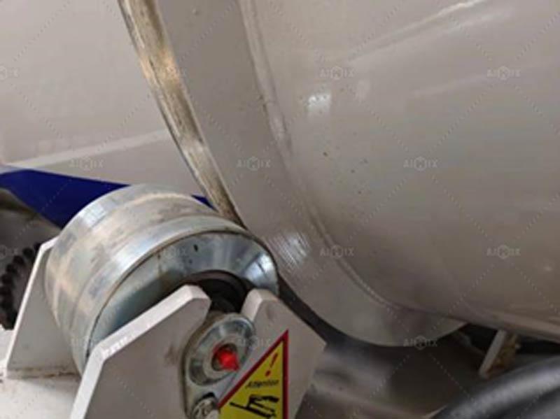 check and tighten the bolts