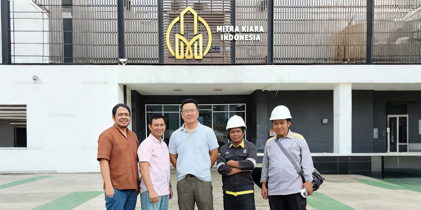 customer photo with our grinding mill installation team in Indonesia