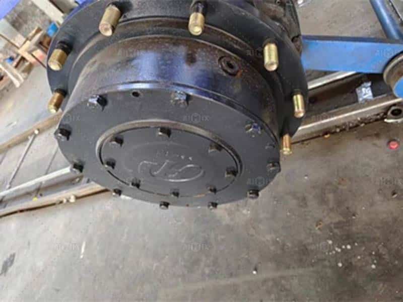 fill up the hydraulic oil tank place