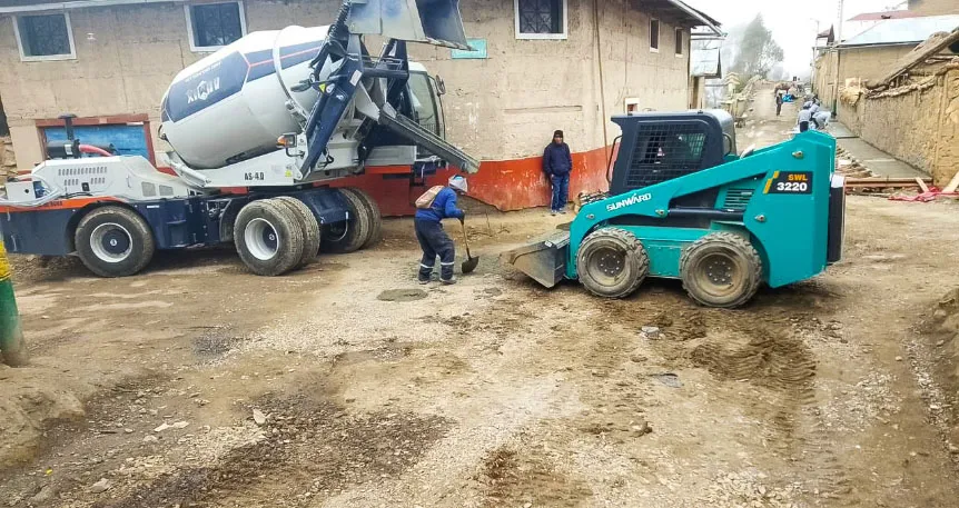 self loading cement mixer for road construction in Indonesia