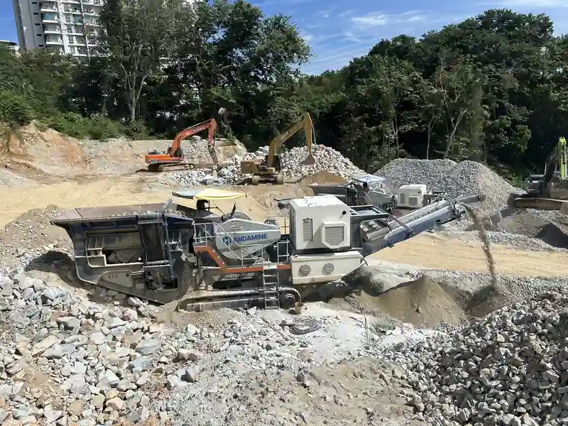 Mesin Penghancur Rahang Bergerak Tipe Crawler 200 TPH Diekspor ke Malaysia untuk Menghancurkan Granit