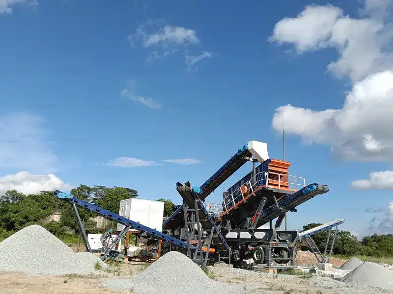 Pabrik Penghancur Granit Bergerak 4-in-1 untuk Produksi Agregat Beton di Zimbabwe